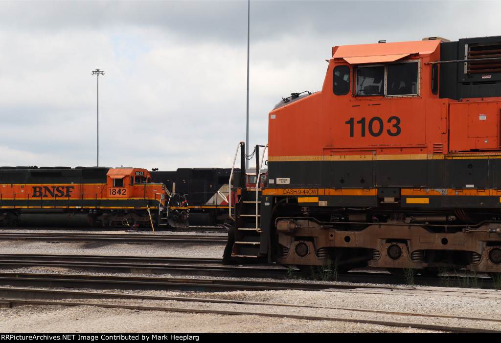 BNSF 1103